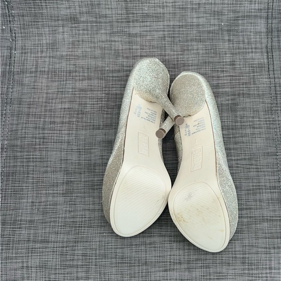 Brash Gold Glitter peep toe heels - Picture 6 of 6